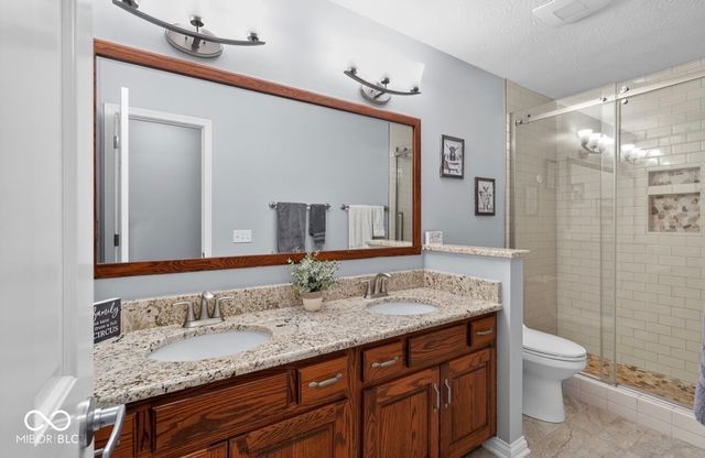 6177 W Broken Arrow Court, New Palestine, IN 46163