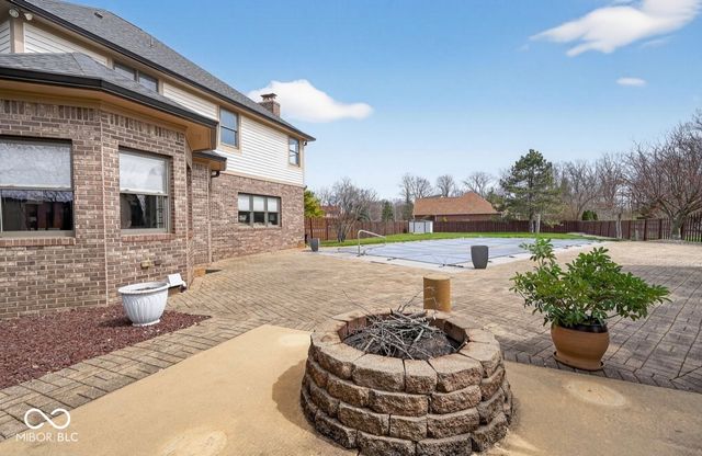 6177 W Broken Arrow Court, New Palestine, IN 46163