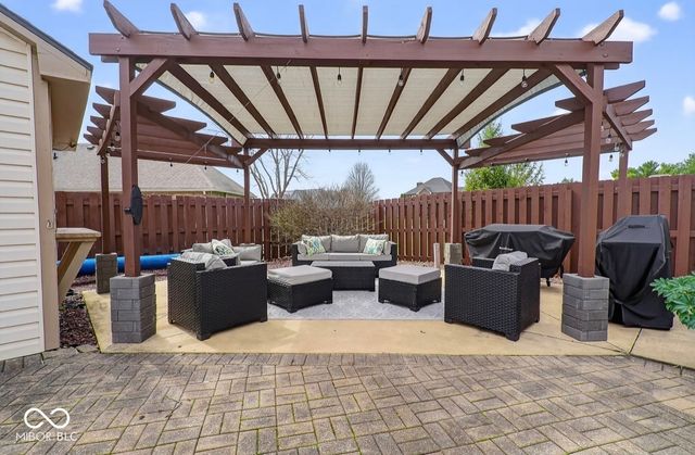 6177 W Broken Arrow Court, New Palestine, IN 46163