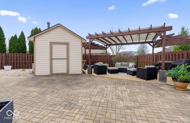 6177 W Broken Arrow Court, New Palestine, IN 46163