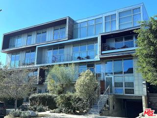 611 N Bronson Avenue 10, Los Angeles, CA 90004