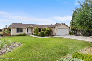 6402 Ridgeway Dr, Yakima, WA 98901