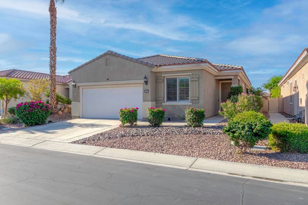 Image 3 of property listing at 81907 Avenida Bahia, Indio, CA 92203