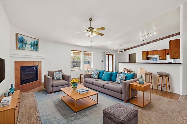 7072 Glen Hills Drive NE, Rio Rancho, NM 87144