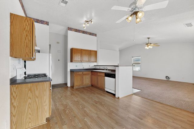 7072 Glen Hills Drive NE, Rio Rancho, NM 87144