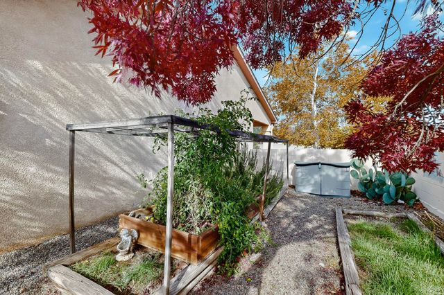 7072 Glen Hills Drive NE, Rio Rancho, NM 87144