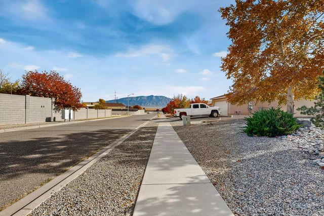 7072 Glen Hills Drive NE, Rio Rancho, NM 87144