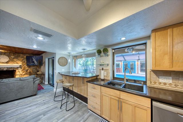 13703 OAK FOREST BOULEVARD N, Seminole, FL 33776