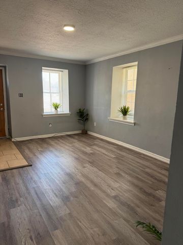 613 Keleher Avenue NW, Albuquerque, NM 87102