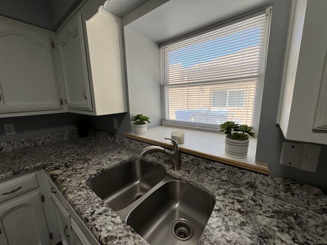 613 Keleher Avenue NW, Albuquerque, NM 87102