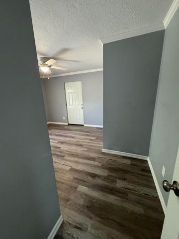 613 Keleher Avenue NW, Albuquerque, NM 87102