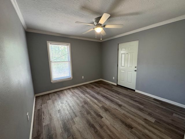 613 Keleher Avenue NW, Albuquerque, NM 87102