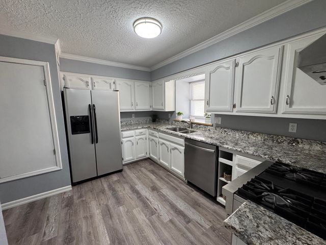 613 Keleher Avenue NW, Albuquerque, NM 87102