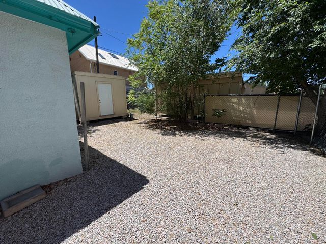 613 Keleher Avenue NW, Albuquerque, NM 87102