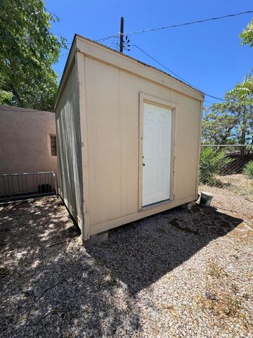 613 Keleher Avenue NW, Albuquerque, NM 87102