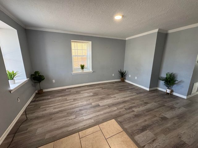 613 Keleher Avenue NW, Albuquerque, NM 87102