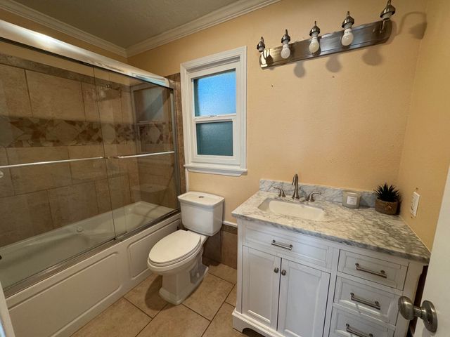 613 Keleher Avenue NW, Albuquerque, NM 87102