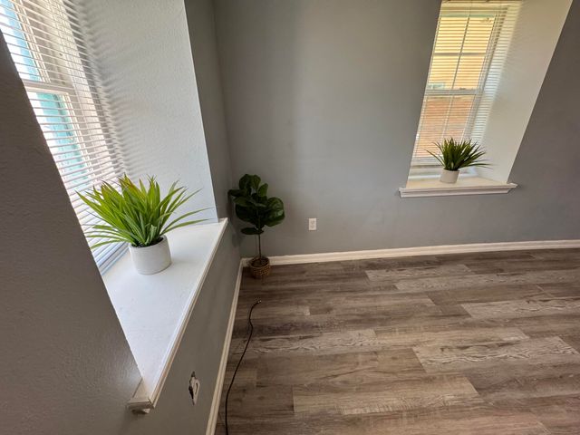 613 Keleher Avenue NW, Albuquerque, NM 87102