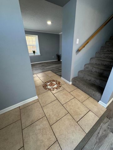 613 Keleher Avenue NW, Albuquerque, NM 87102