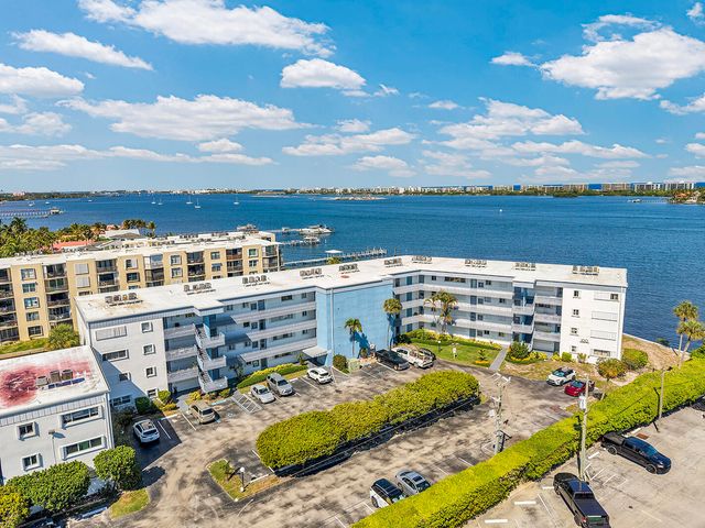 100 Waterway Drive S 109, Lantana, FL 33462