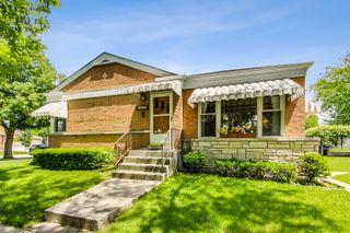 8351 N Oleander Avenue, Niles, IL 60714