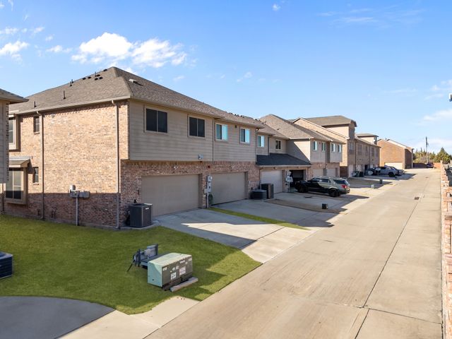 921 Shelby Lane, Lewisville, TX 75056