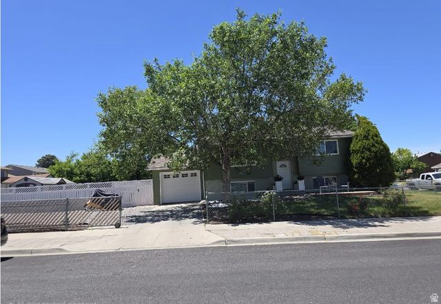 4432 S WOODGROVE DR, West Valley City, UT 84120