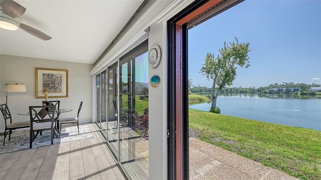 Image 18 of property listing at 515 SPRING LAKES BOULEVARD 515, Bradenton, FL 34210