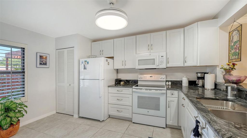 Image 23 of property listing at 515 SPRING LAKES BOULEVARD 515, Bradenton, FL 34210