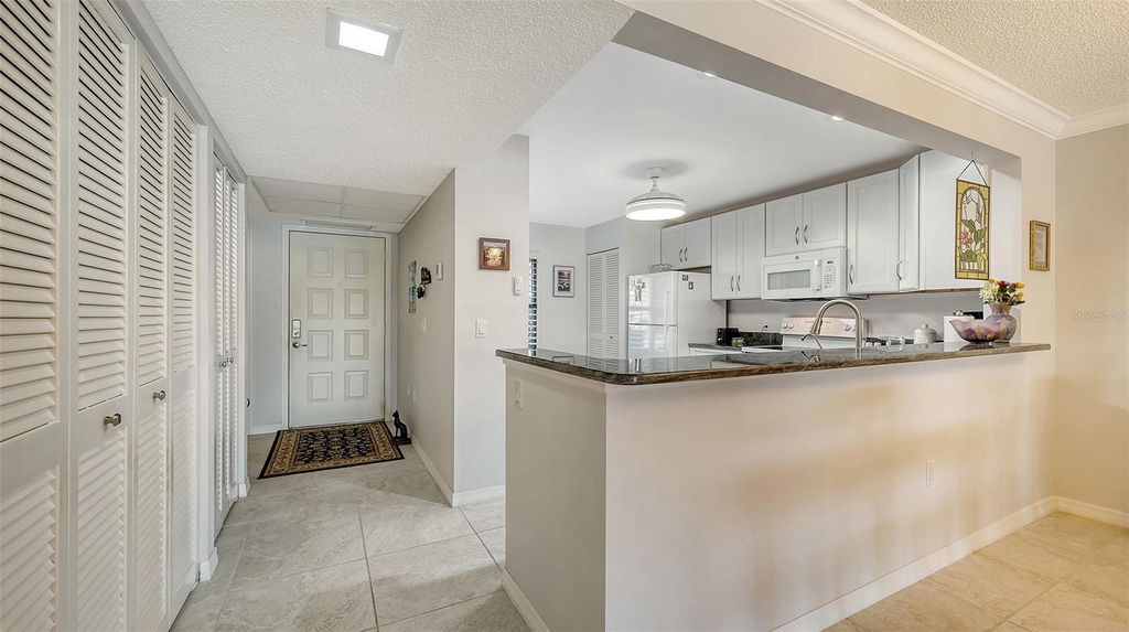 Image 8 of property listing at 515 SPRING LAKES BOULEVARD 515, Bradenton, FL 34210