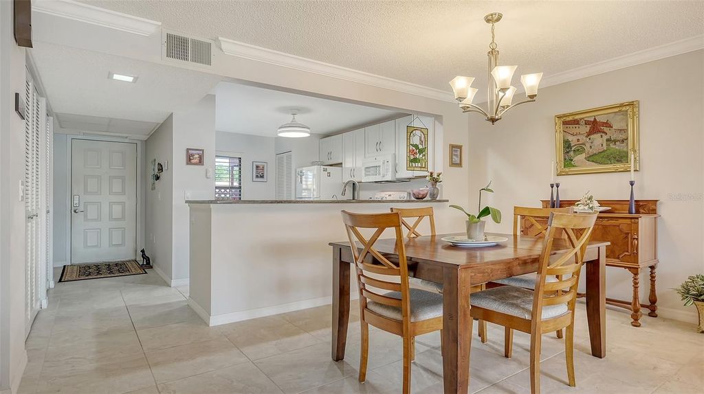 Image 9 of property listing at 515 SPRING LAKES BOULEVARD 515, Bradenton, FL 34210