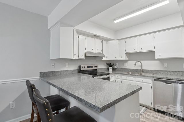 8403 Cricket Lake Drive, Charlotte, NC 28277