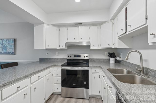 8403 Cricket Lake Drive, Charlotte, NC 28277