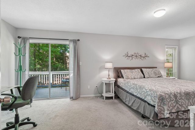 8403 Cricket Lake Drive, Charlotte, NC 28277