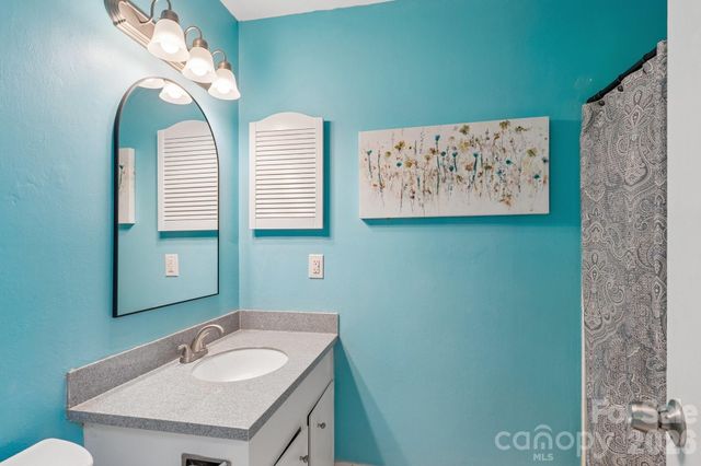 8403 Cricket Lake Drive, Charlotte, NC 28277