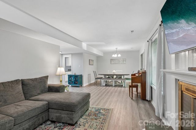 8403 Cricket Lake Drive, Charlotte, NC 28277