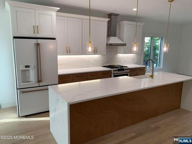 65 Knox Avenue, Cliffside Park, NJ 07010