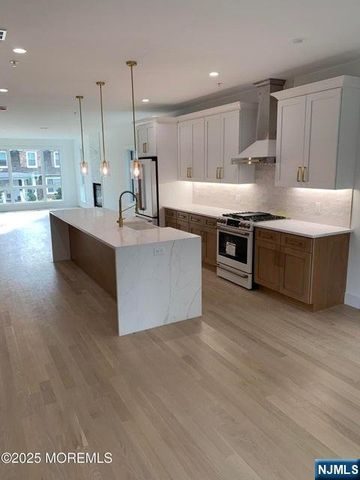 65 Knox Avenue, Cliffside Park, NJ 07010