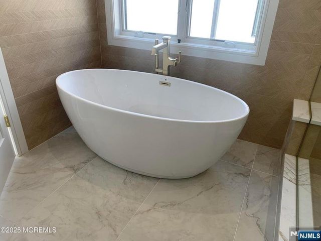 65 Knox Avenue, Cliffside Park, NJ 07010