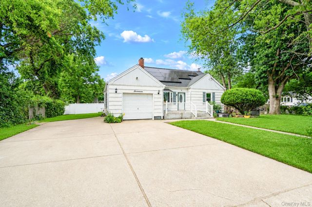 17 Maple Street, Brentwood, NY 11717