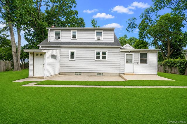 17 Maple Street, Brentwood, NY 11717