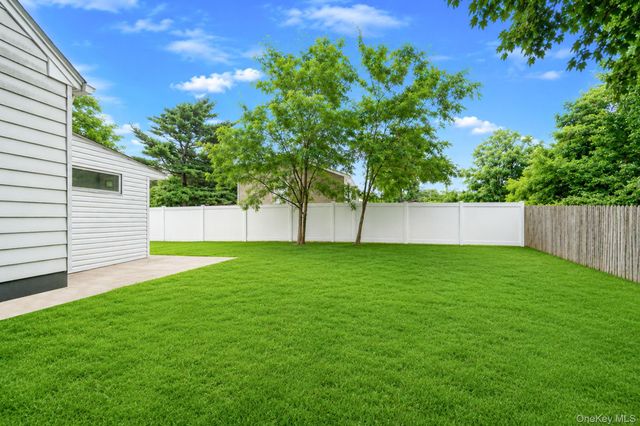 17 Maple Street, Brentwood, NY 11717