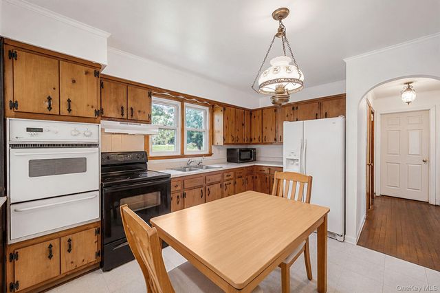 17 Maple Street, Brentwood, NY 11717