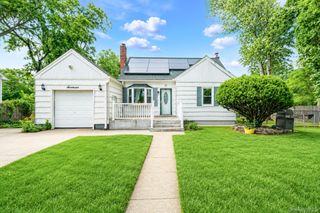 17 Maple Street, Brentwood, NY 11717