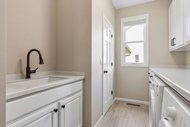7638 Ridgeview Way, Chanhassen, MN 55317