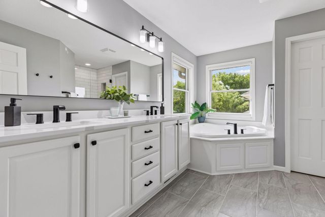 7638 Ridgeview Way, Chanhassen, MN 55317