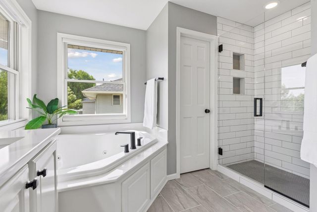 7638 Ridgeview Way, Chanhassen, MN 55317
