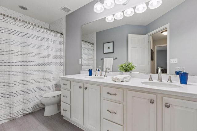 7638 Ridgeview Way, Chanhassen, MN 55317