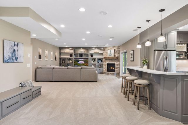 7638 Ridgeview Way, Chanhassen, MN 55317