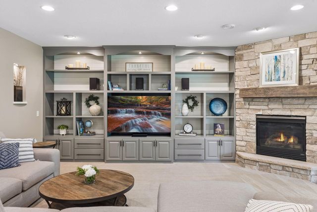 7638 Ridgeview Way, Chanhassen, MN 55317